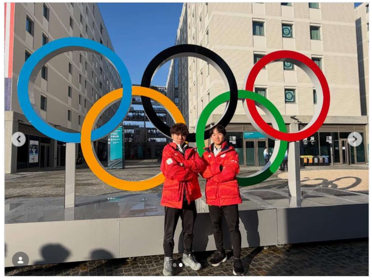 鍵山優真（右）と佐藤駿（鍵山優真のインスタグラムから）