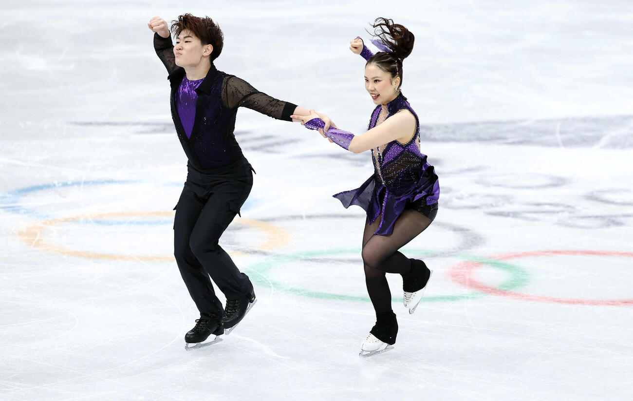団体アイスダンス・リズムダンスで演技する吉田、森田組（撮影・前田充）