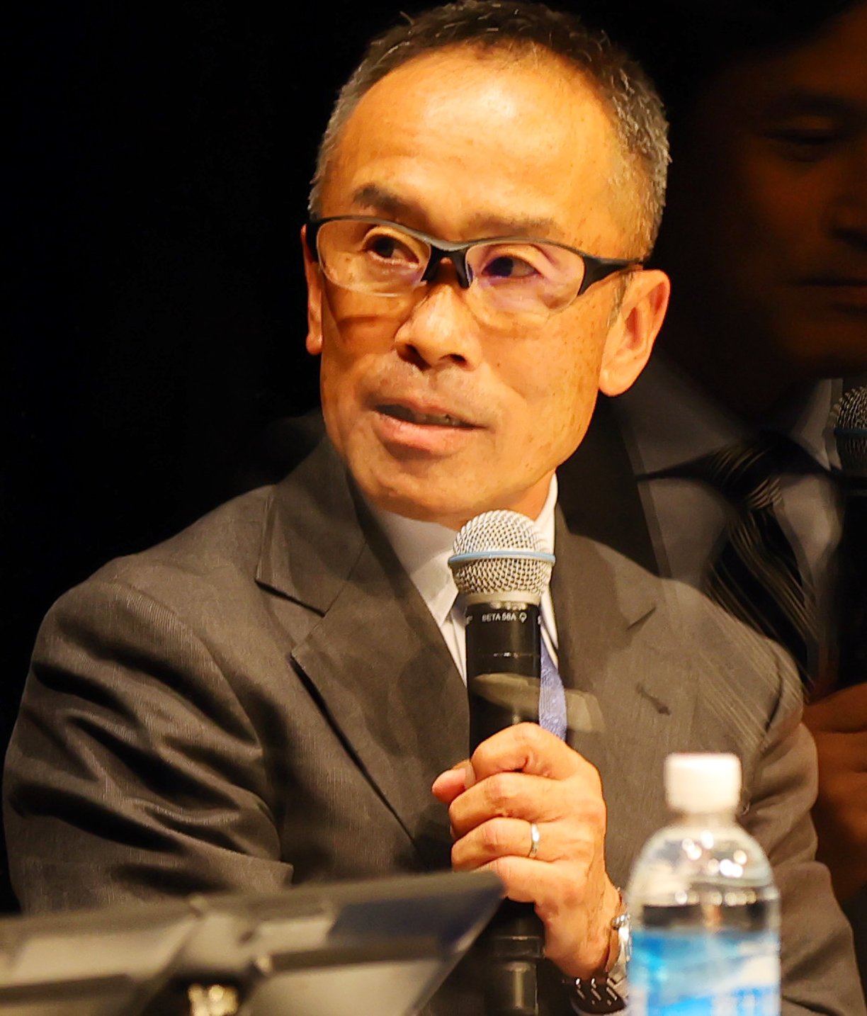 上田誠仁元監督（22年12月撮影）