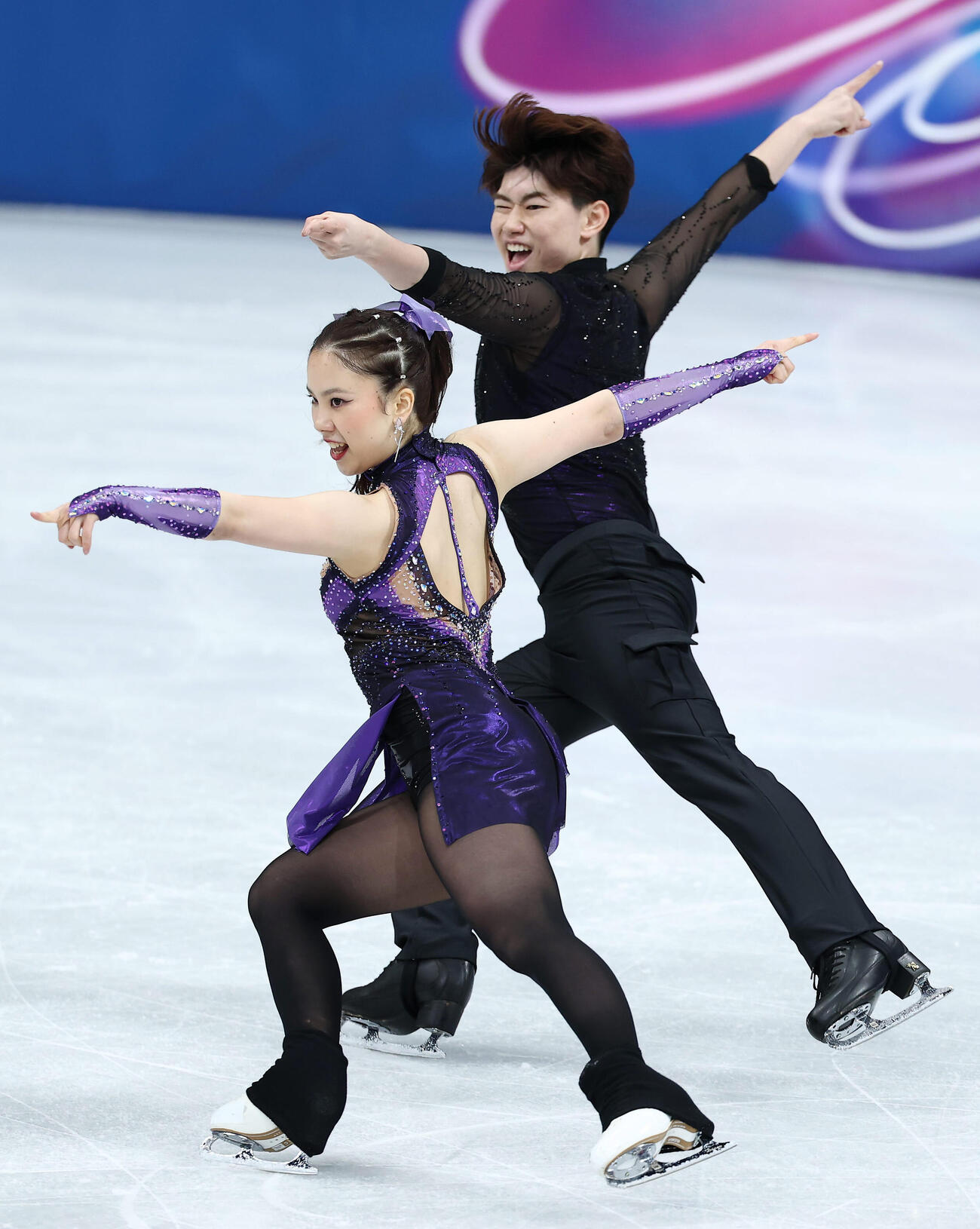 団体アイスダンス・リズムダンスで演技する吉田（左）、森田組（撮影・前田充）