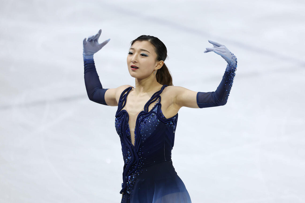 団体女子SPで演技する坂本（撮影・前田充）