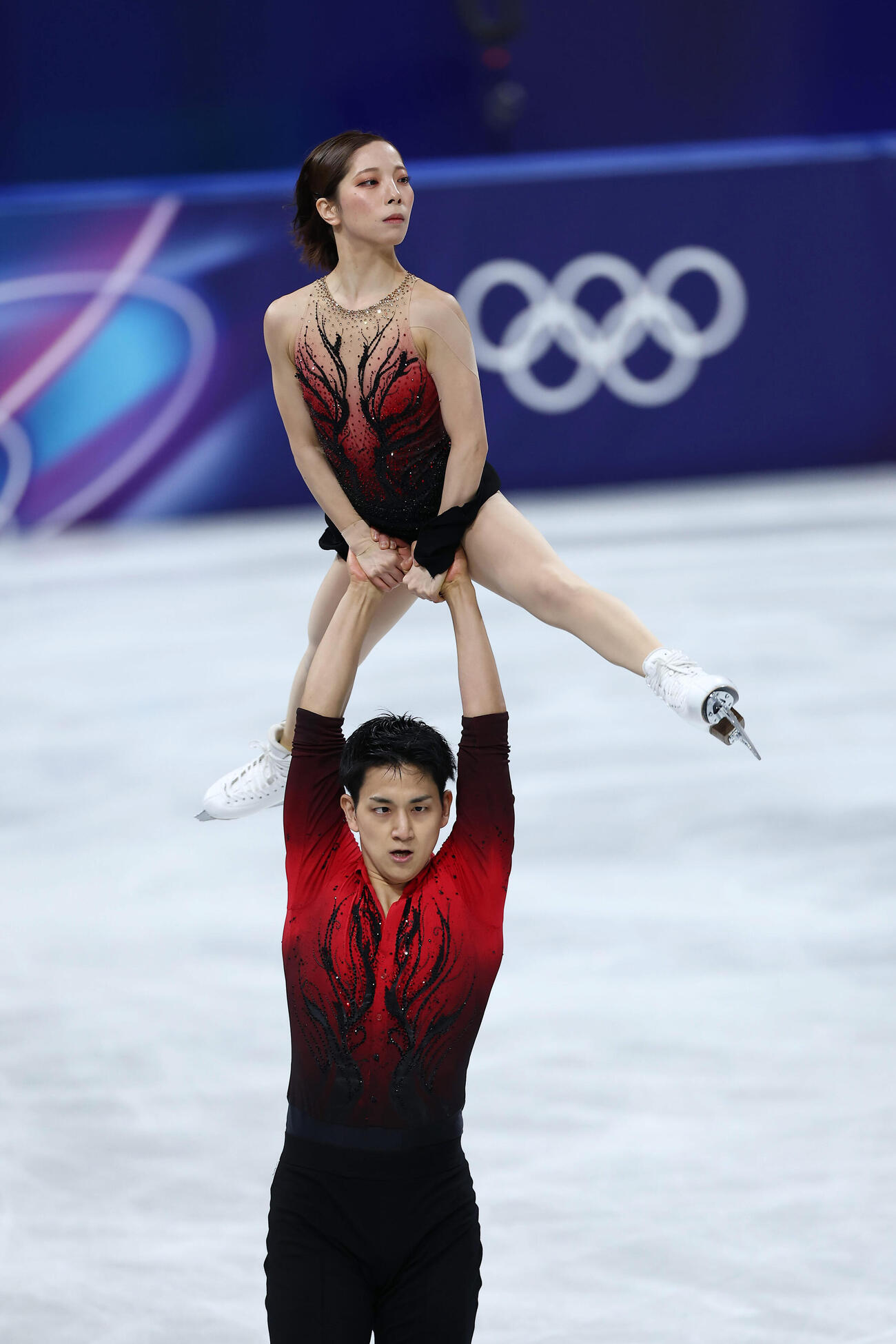 団体ペアSPで演技する三浦、木原組（撮影・前田充）