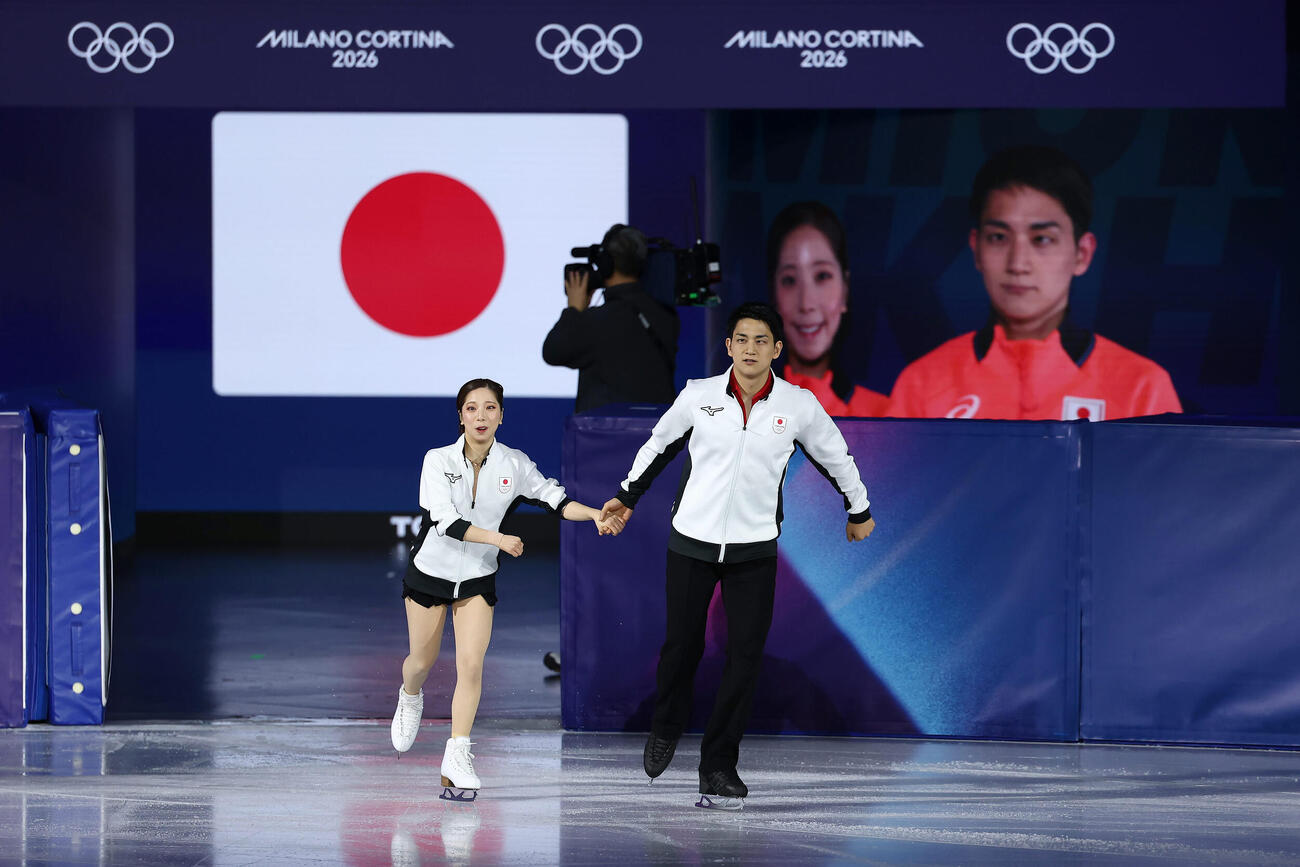 紹介を受け入場する三浦（左）、木原組（撮影・前田充）