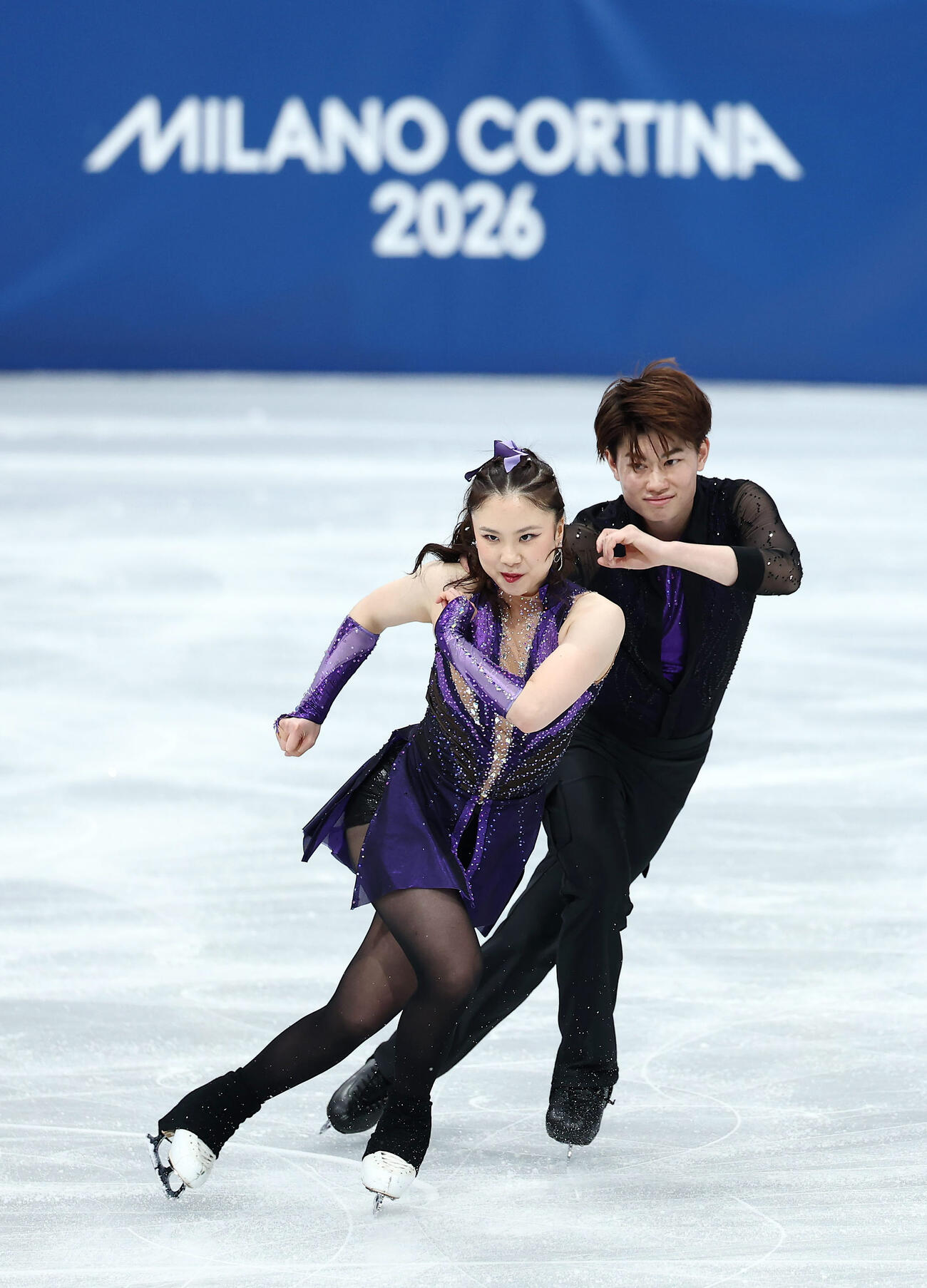 団体アイスダンス・リズムダンスで演技する吉田唄菜（左）、森田真沙也組（2026年2月撮影）