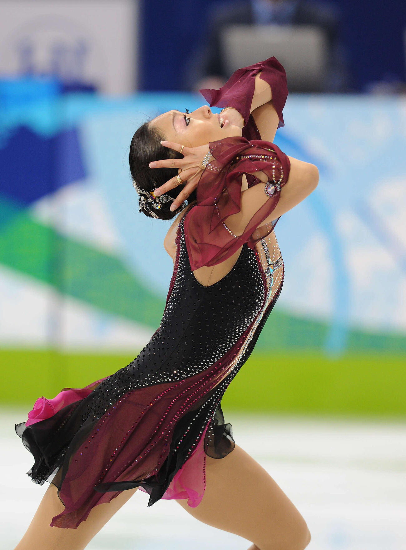 バンクーバー五輪女子フィギュアスケートで演技する安藤美姫（2010年2月撮影）


10年2月23日、女子SPで演技する安藤
