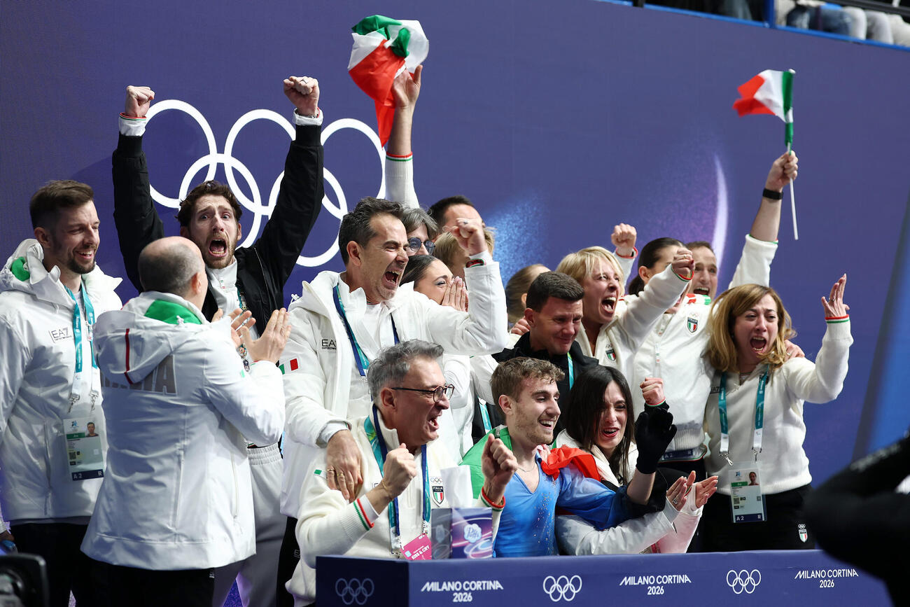 マテオ・リッツォの得点を確認し、歓喜するイタリアの選手たち（撮影・前田充）