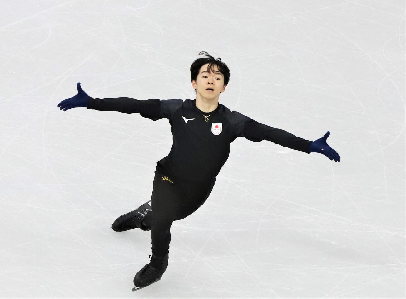 メインリンクで公式練習に臨んだ鍵山