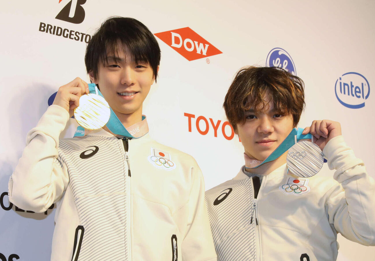 平昌五輪　金メダル羽生結弦（左）と銀メダル宇野昌磨（2018年2月）