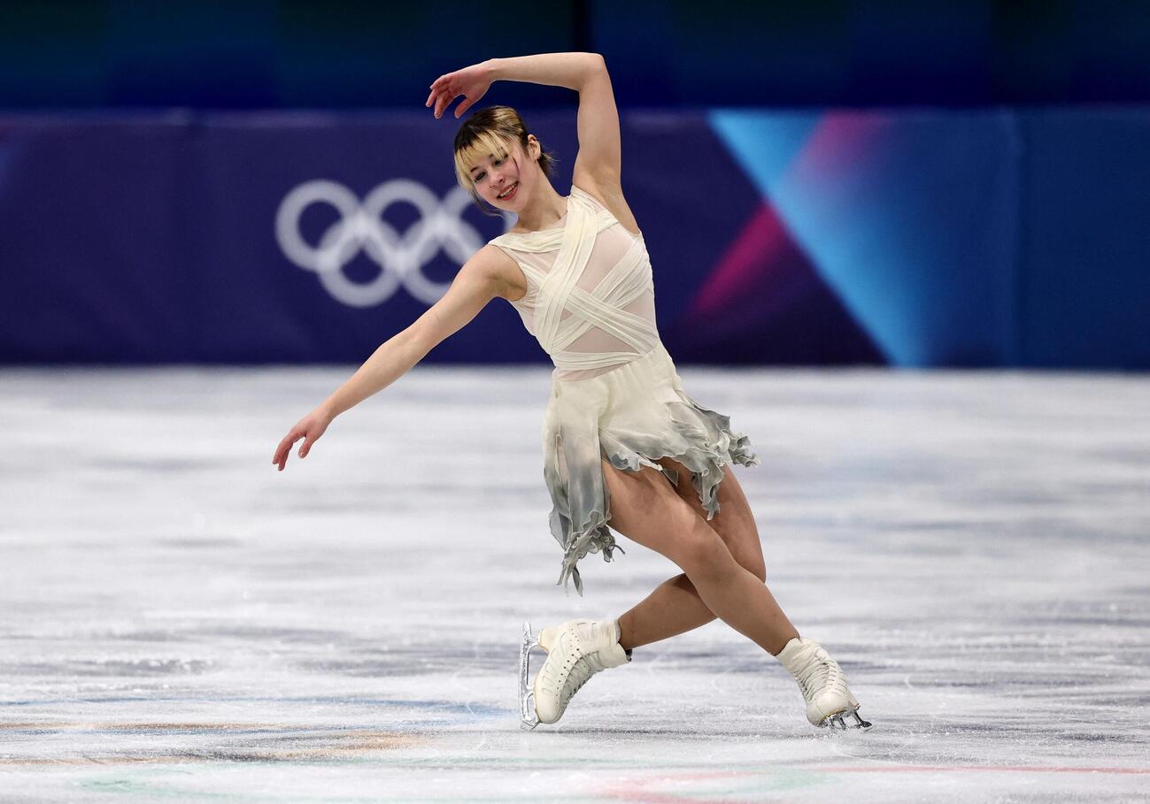団体女子SPで演技をする米国のアリサ・リウ（ロイター）