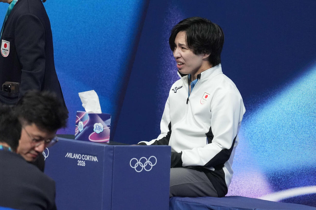 男子フリーの演技を終えキス・アンド・クライで浮かない表情の三浦（撮影・パオロ　ヌッチ）