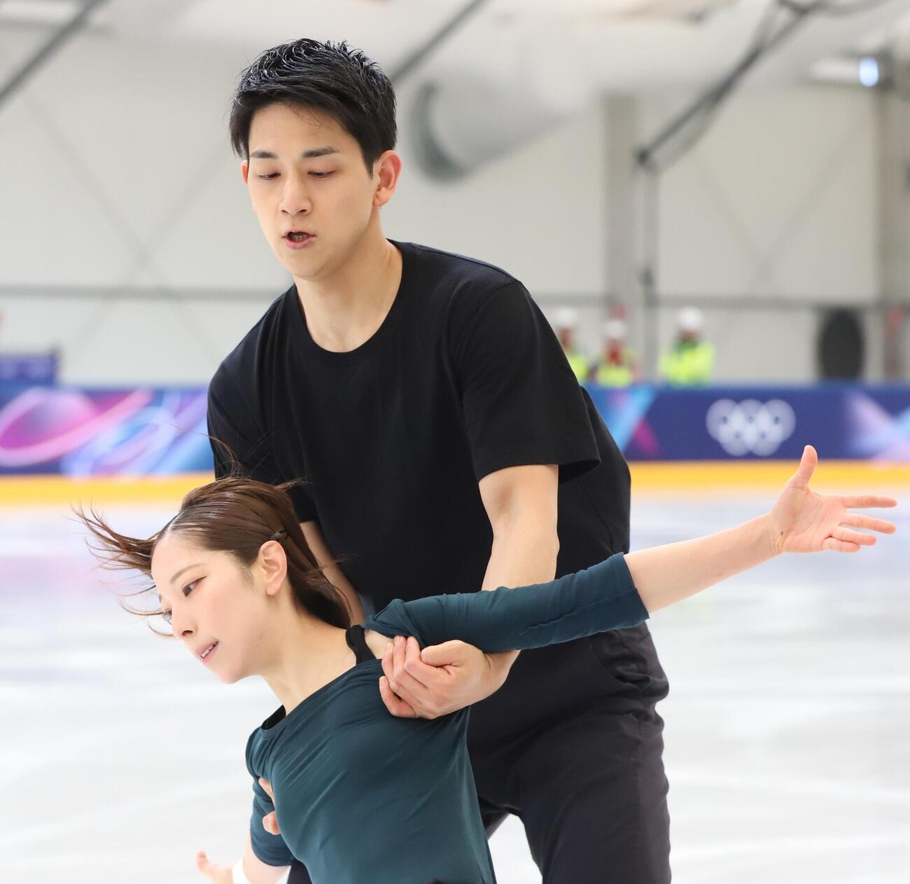 練習用リンクで公式練習に臨んだ三浦璃来、木原龍一組