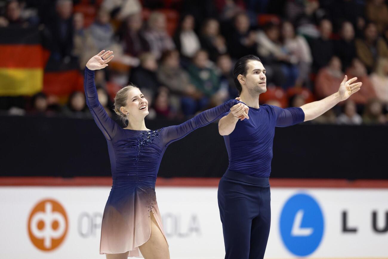 ペアSP首位のミネルバファビエンヌ・ハゼ、ニキータ・ボロディン組（共同）