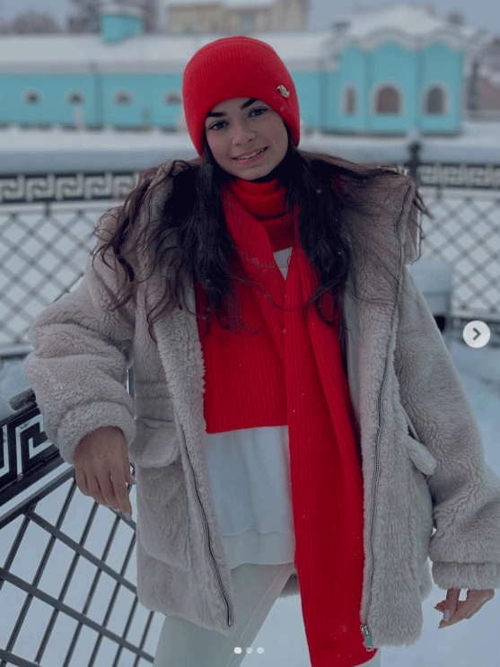 アデリア・ペトロシアンのインスタグラムから