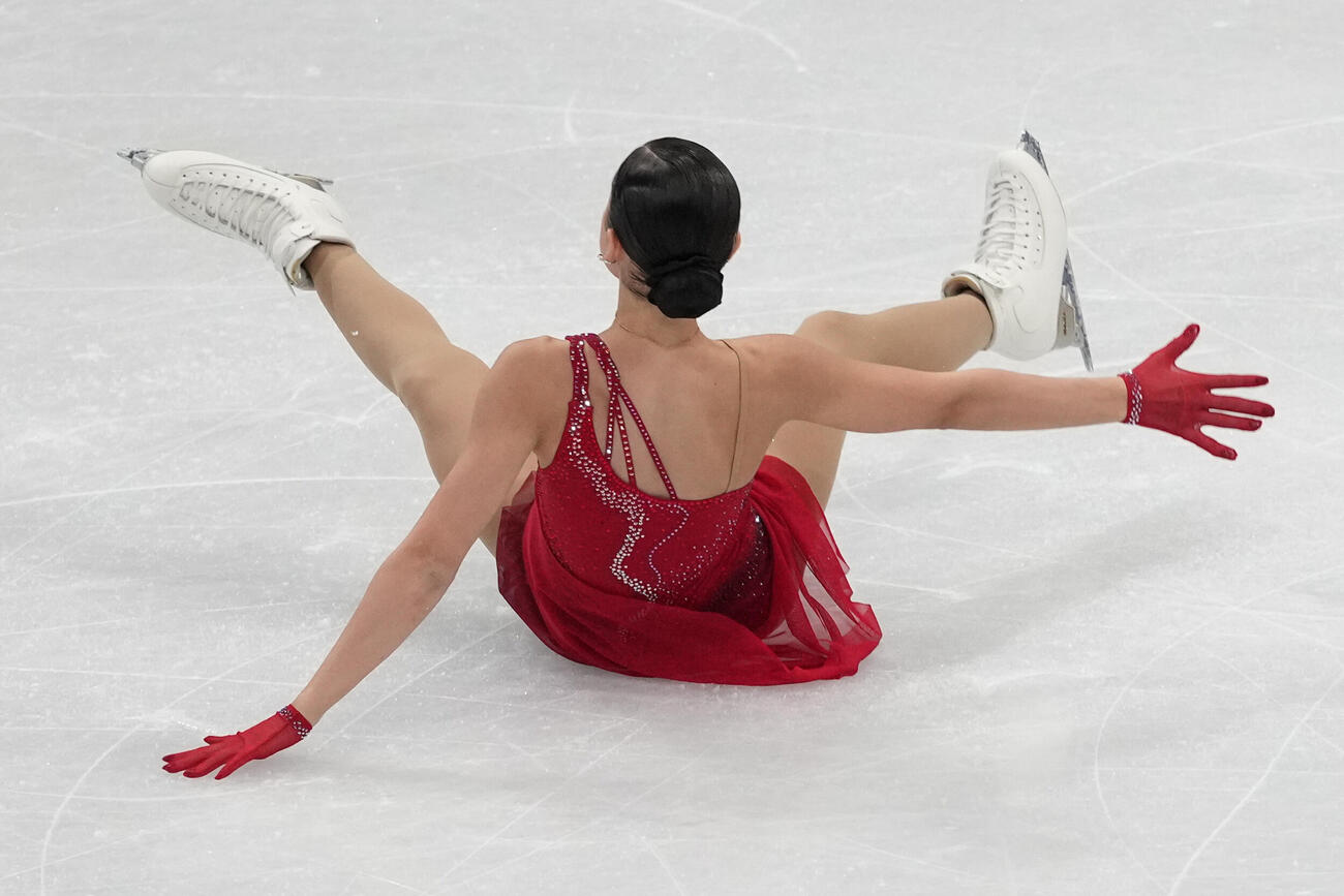 フィギュアスケート女子フリーで転倒したペトロシャン（AP）