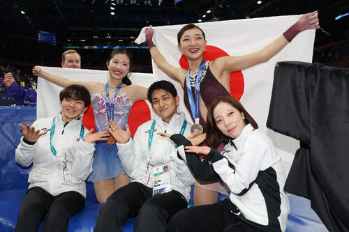フィギュア】日本女子初1大会「複数メダル」坂本花織が銀、中井亜美が