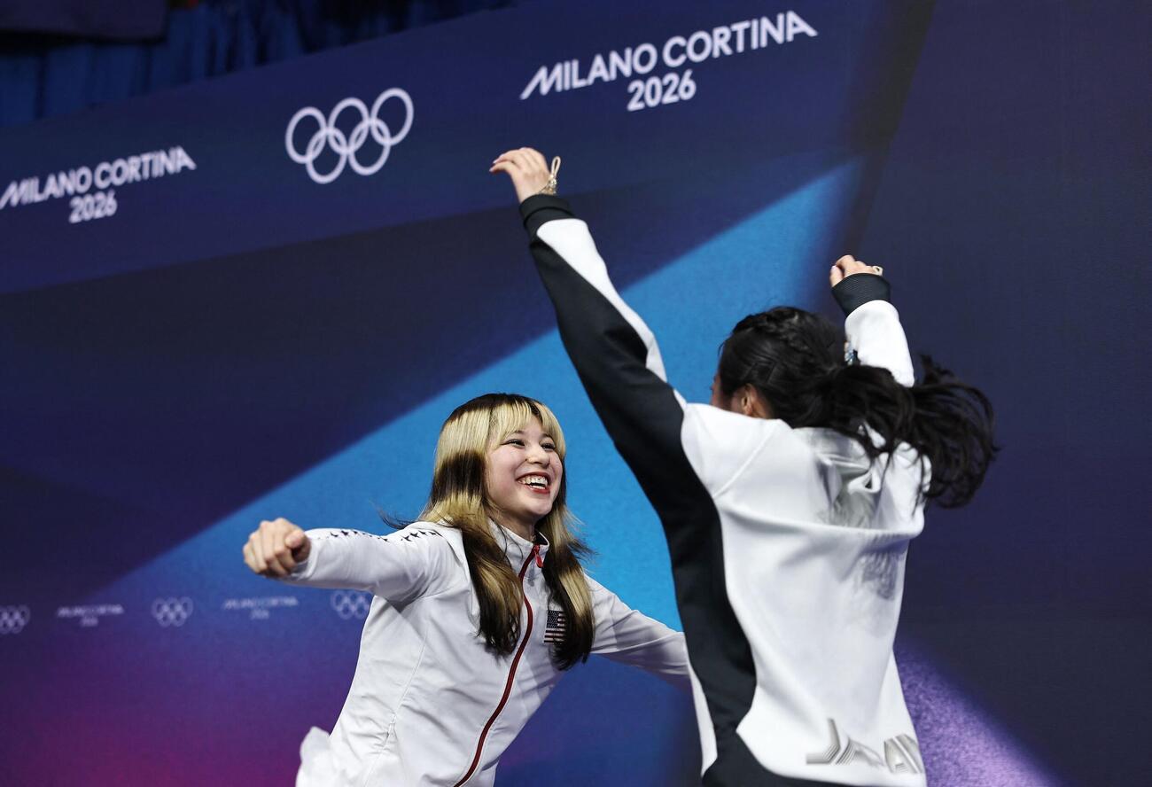 女子フリーで金メダルを獲得したアリサ・リュウと銅メダルの中井亜美（右、ロイター）