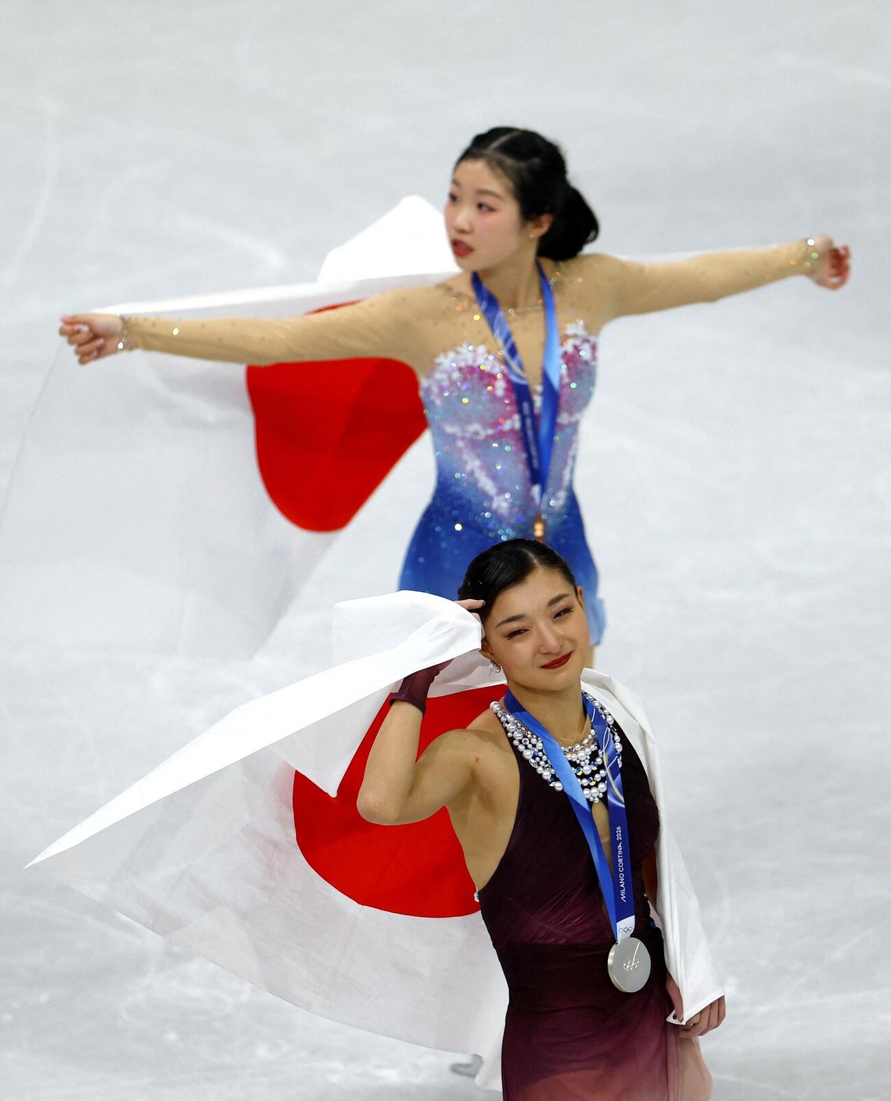 銀メダルの坂本花織と銅メダルの中井亜美（ロイター）