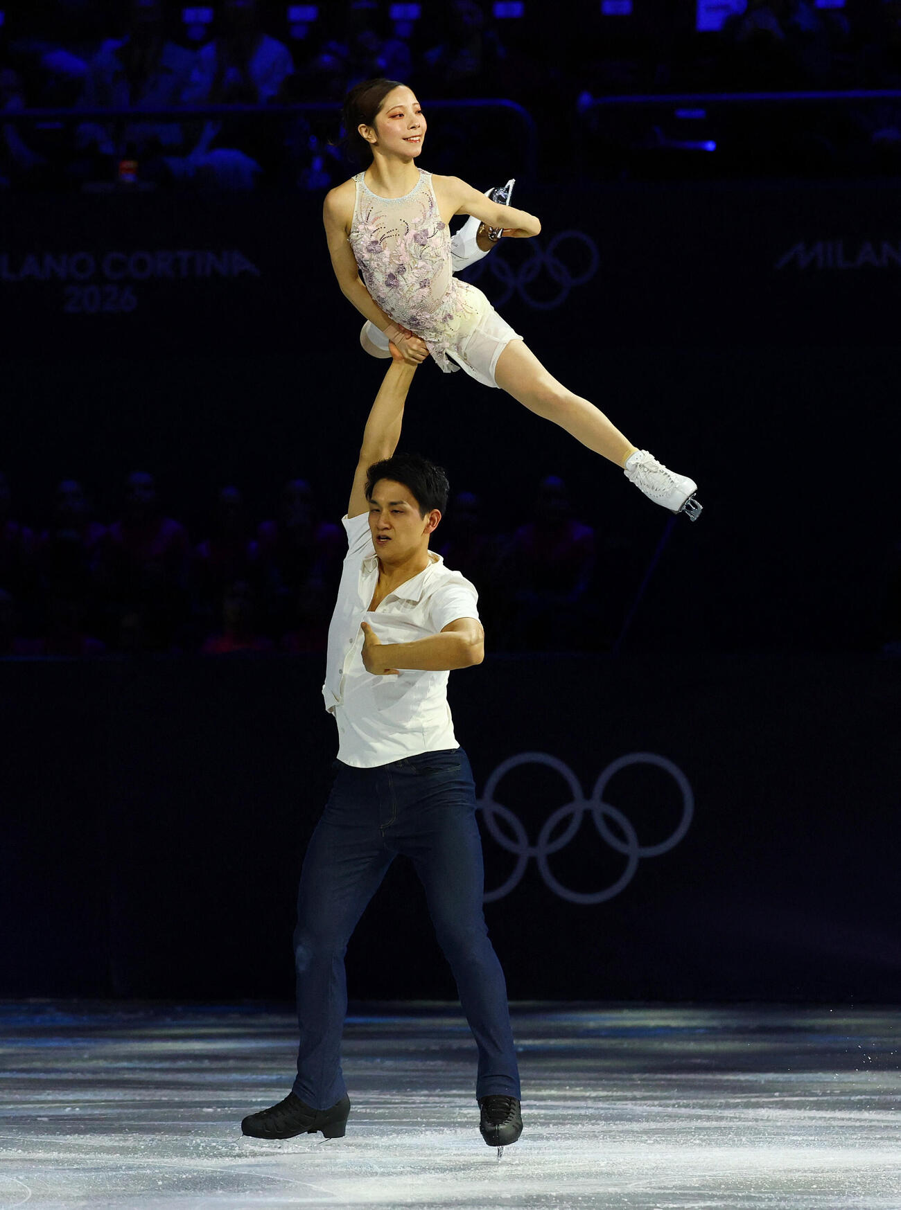 2026ミラノ・コルティナ冬季五輪　エキシビションで演技するペアの三浦璃来、木原龍一組（ロイター）