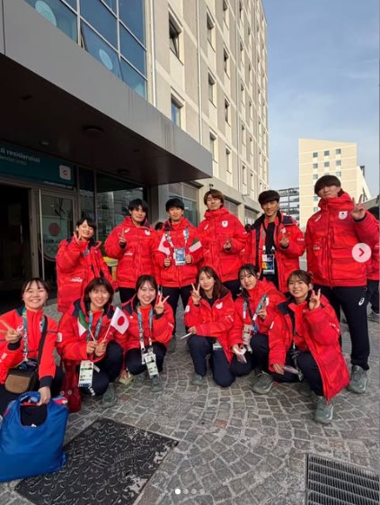閉会式に参加する選手たち（スケート連盟のインスタから）