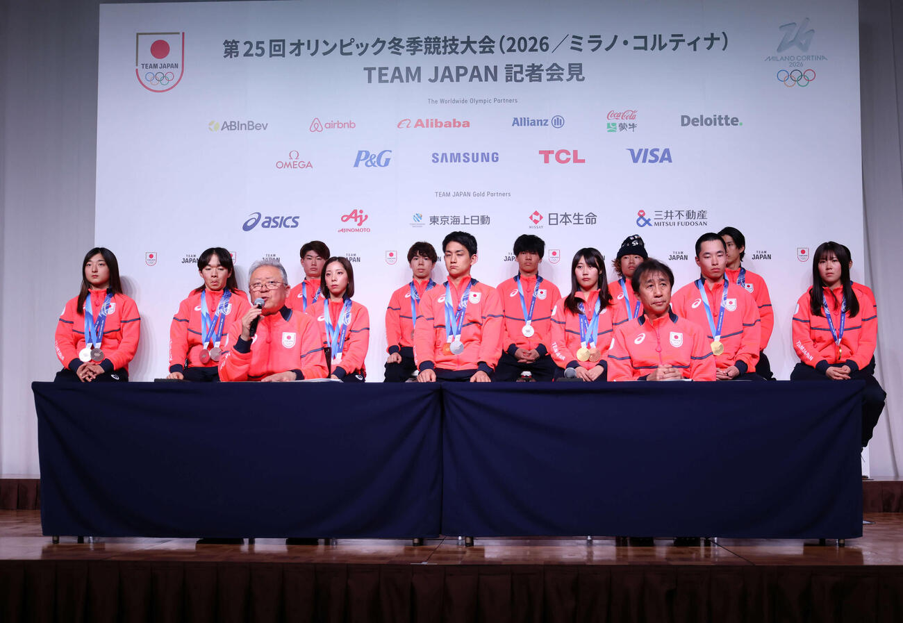 帰国時記者会見の登壇した選手たち（撮影・増田悦実）