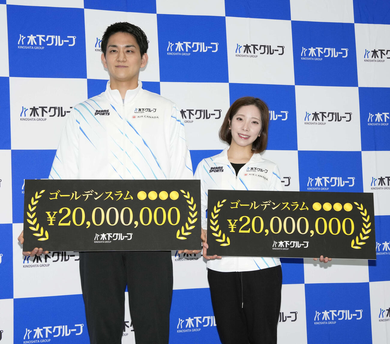 表敬訪問を終え会見する木原（左）と三浦（撮影・小島史椰）