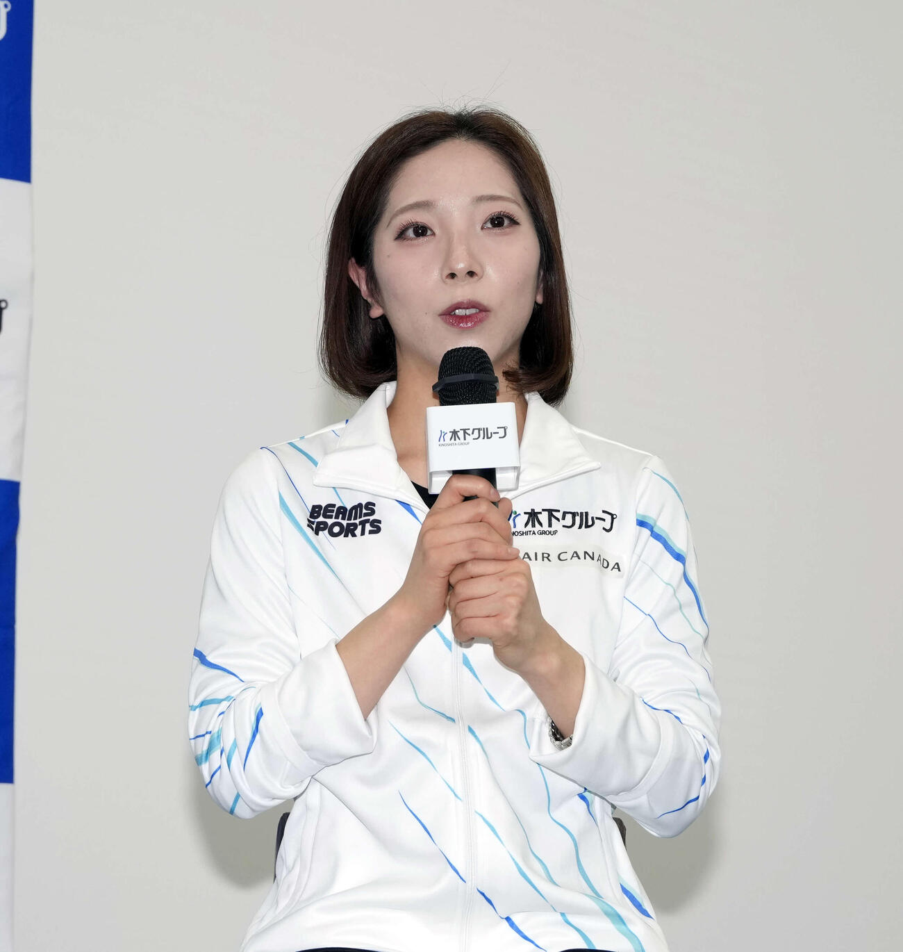 表敬訪問を終え、会見で質問に答える三浦（撮影・小島史椰）