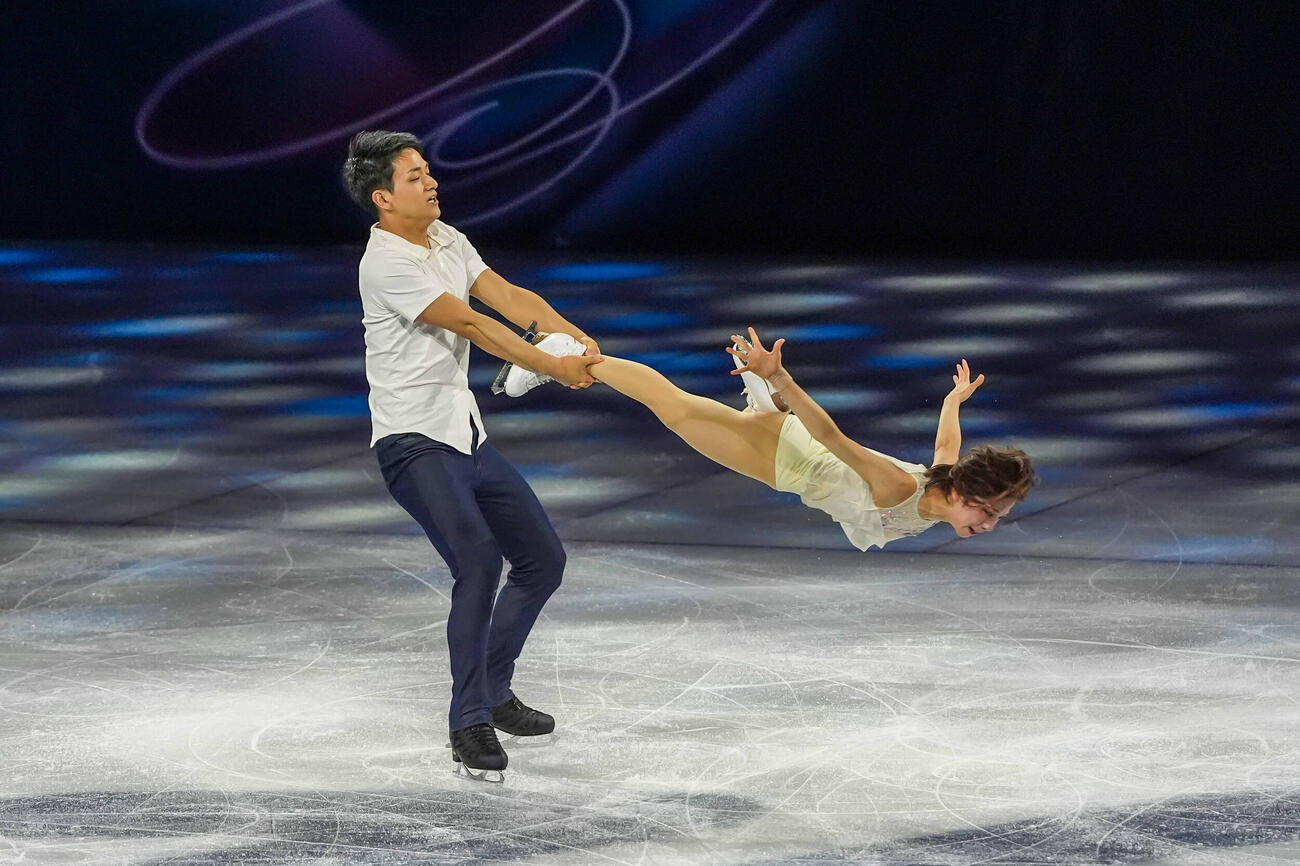 2026ミラノ・コルティナ冬季五輪　エキシビションで演技する三浦（右）、木原組