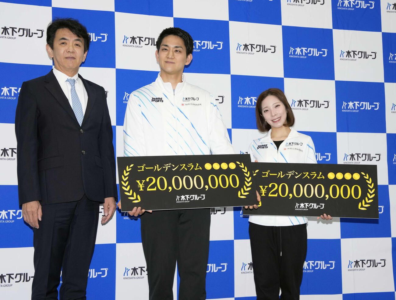 表敬訪問を終え会見する木下グループ代表取締役木下社長、木原、三浦（撮影・小島史椰）