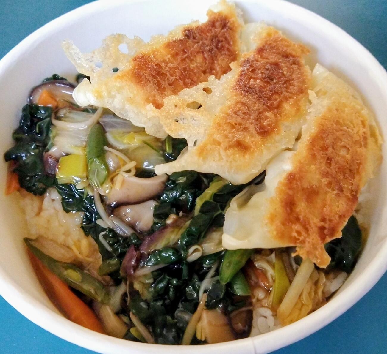 ミラノ五輪スペシャルのPower Gyoza DON（撮影・木下淳）