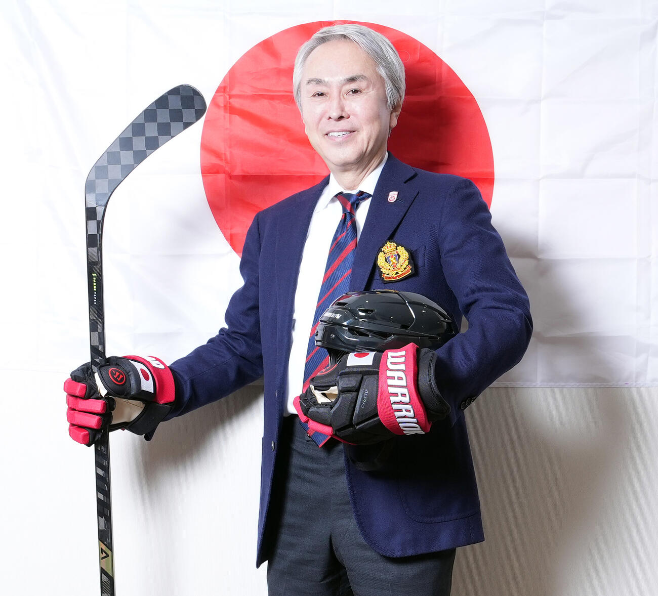 日本アイスホッケー連盟のアンバサダーを務める石原伸晃氏。女子代表のスマイルジャパンを全力応援（撮影・たえ見朱実）