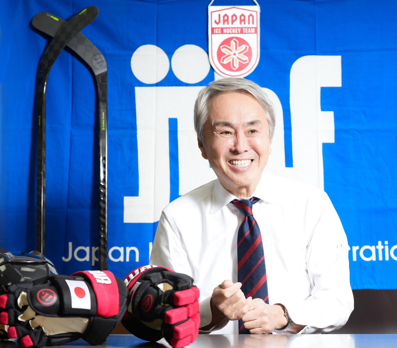 日本アイスホッケー連盟のアンバサダーを務める石原伸晃氏。女子代表のスマイルジャパンについて熱い思いを語った（撮影・たえ見朱実）