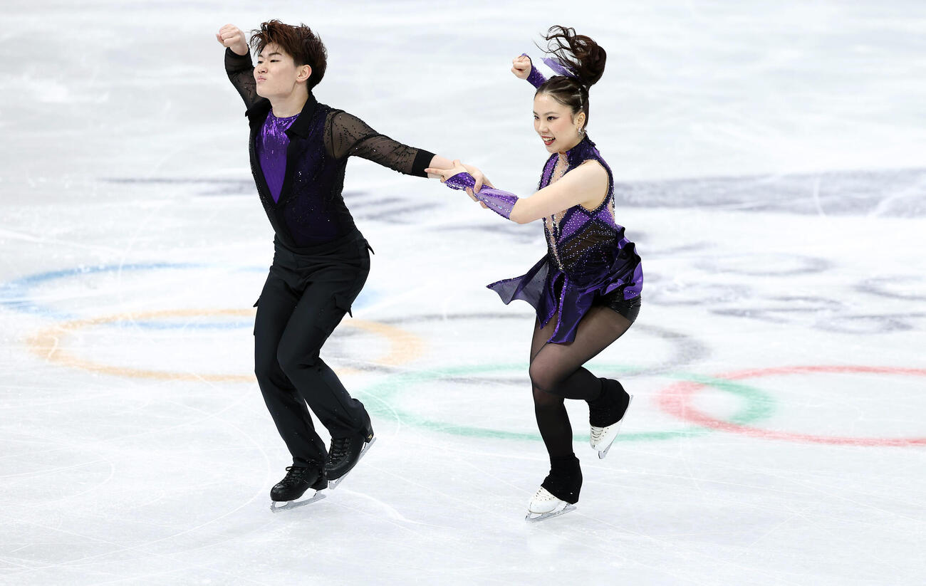 団体アイスダンス・リズムダンスで演技する吉田、森田組（撮影・前田充）