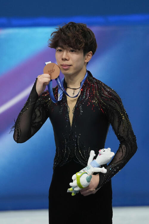 表彰式で銅メダルを手に記念撮影する佐藤(撮影・パオロ ヌッチ)
