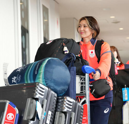 帰国した女子カーリングの吉村（撮影・小島史椰）