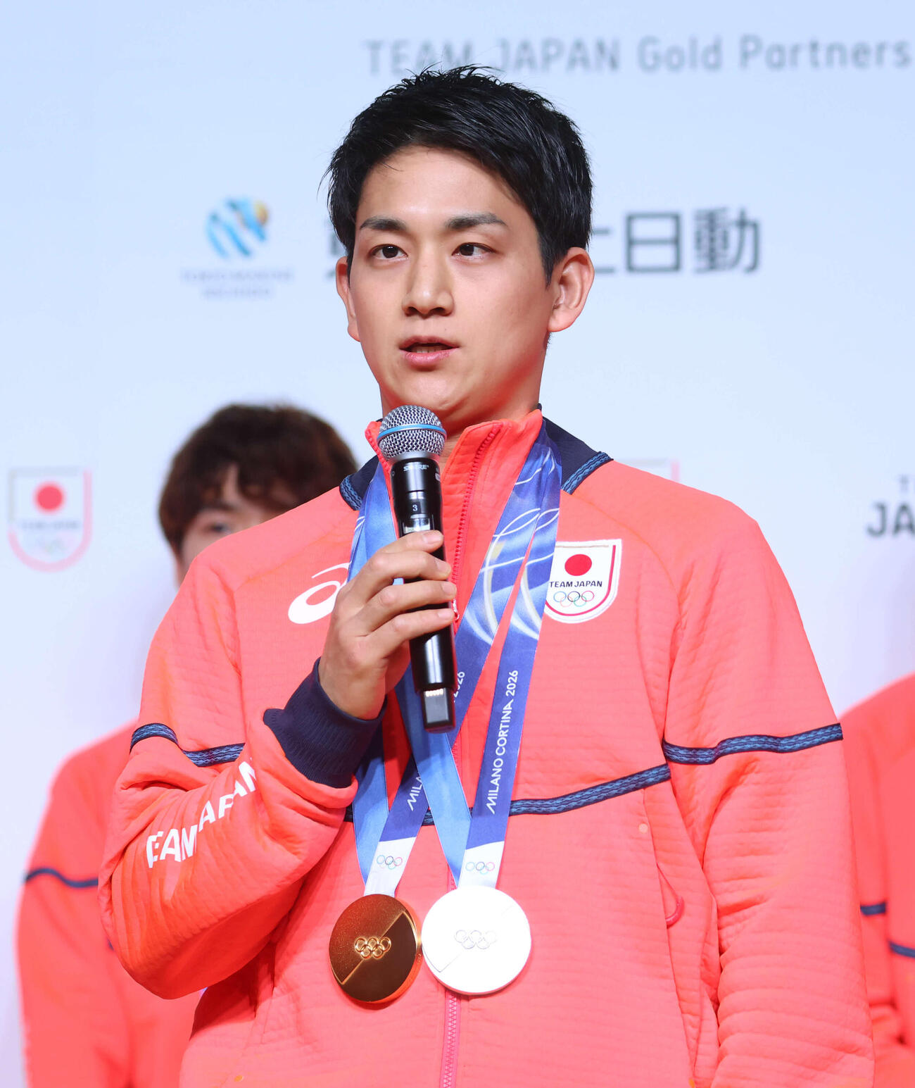 帰国時記者会見に登壇し話をする木原（撮影・増田悦実）