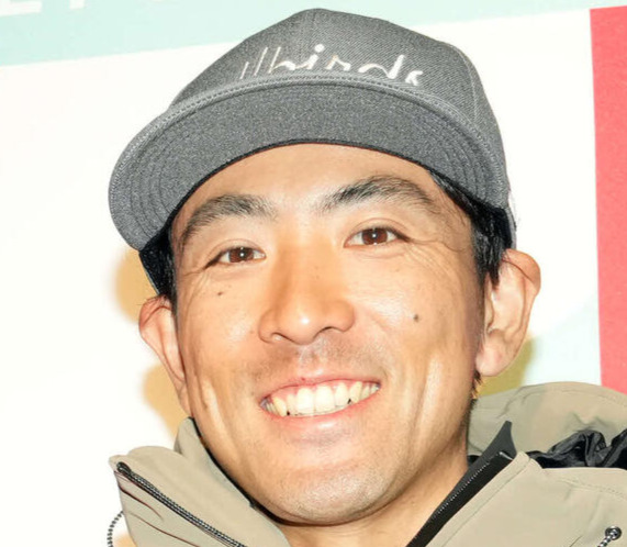 2人で笑顔を見せる、モーグルの堀島（左）とノルディック複合の渡部（撮影・たえ見朱実）