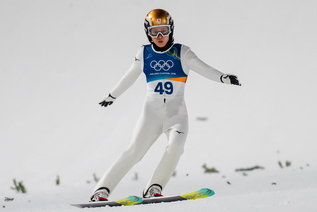 スキージャンプ女子ＮＨ　1回目のジャンプで3位につけた丸山希（AP）