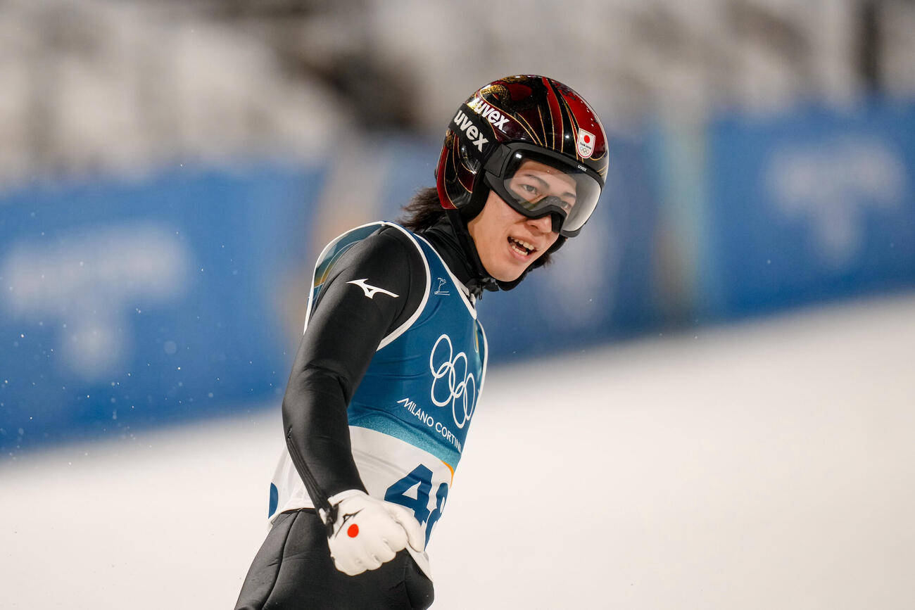 スキージャンプ男子ノーマルヒル1回目を終えて満足げな表情の二階堂蓮（AP)