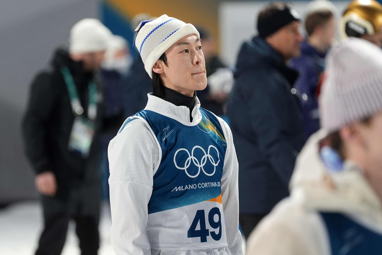 男子個人ノーマルヒルで8位に終わり悔しそうな表情を浮かべる小林陵侑（撮影・パオロ　ヌッチ）