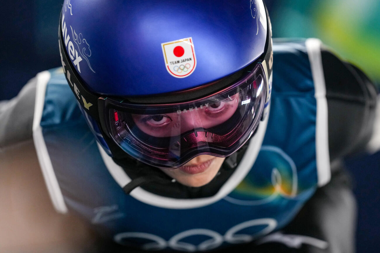 ジャンプ混合団体　高梨沙羅、1回目の飛躍（AP）