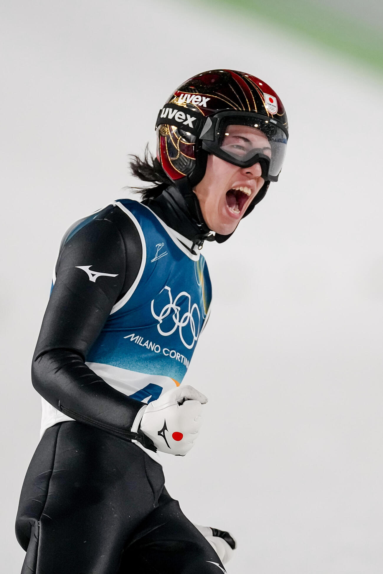 ジャンプ男子個人ラージヒル　二階堂蓮は1回目の飛躍を終えてガッツポーズ（AP)