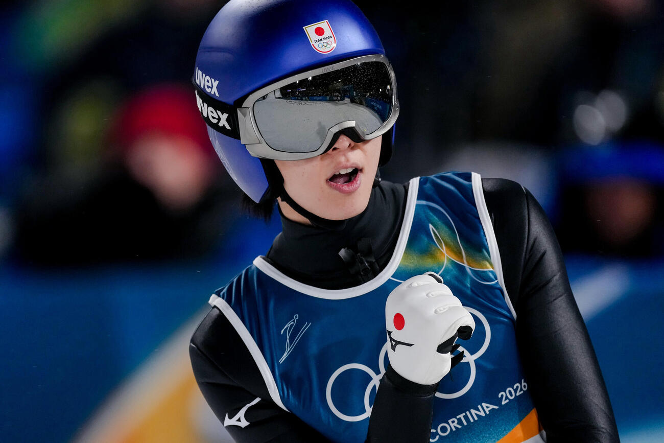 ジャンプ男子ラージヒル　2回目にビッグジャンプを決めた小林陵侑（AP）