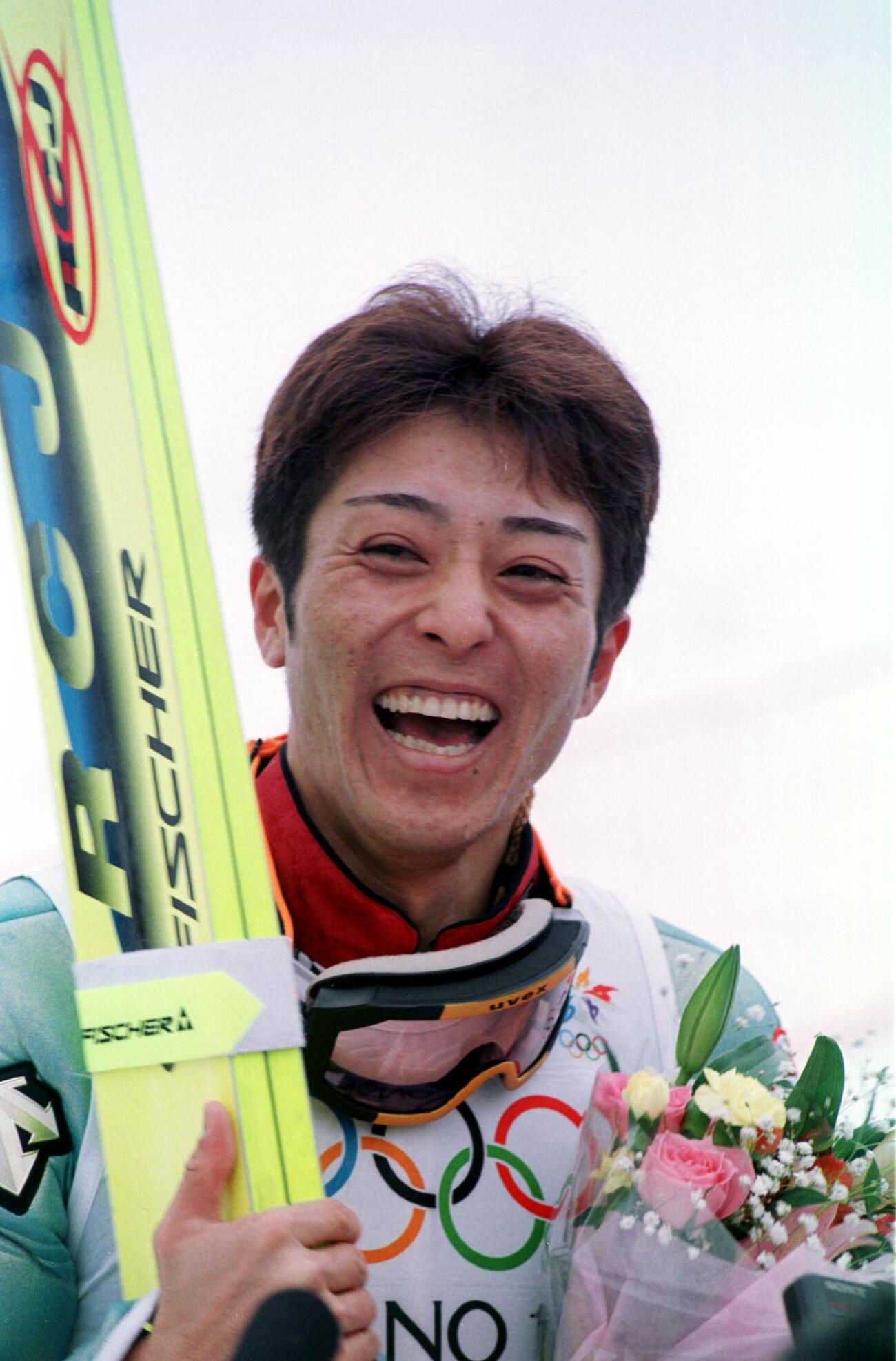 長野五輪ジャンプ　ラージヒル個人　金メダルを獲得した船木和喜は満面の笑みをみせる（1998年2月15日）