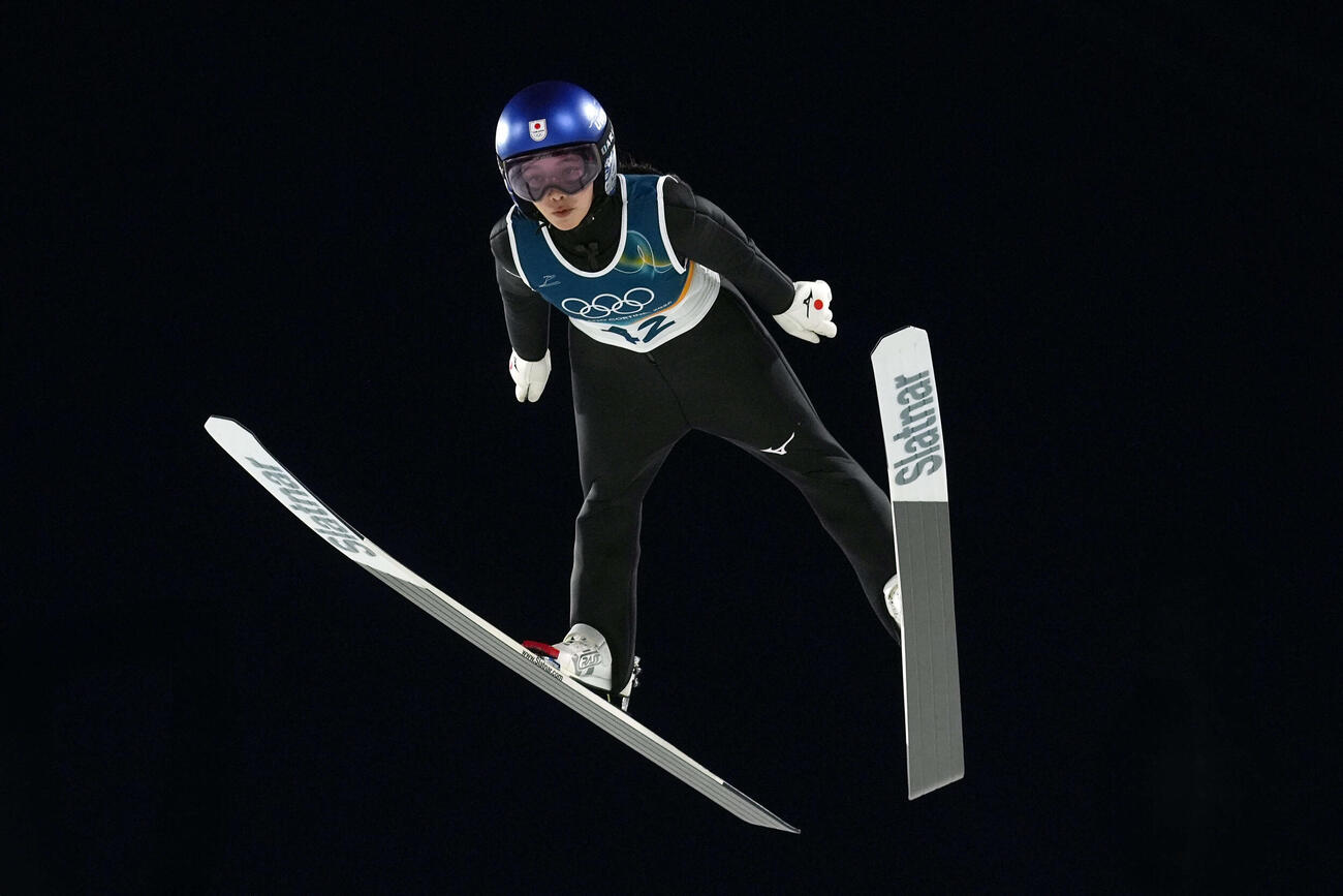 女子個人ラージヒル　飛躍する高梨（撮影・パオロ　ヌッチ）