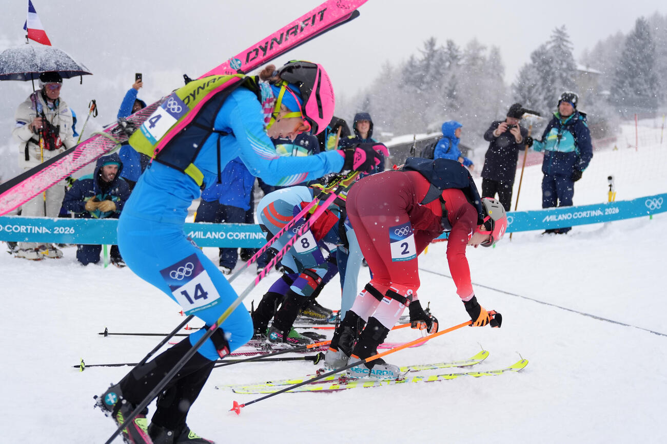 新種目「山岳スキー」に出場する選手たち（AP）