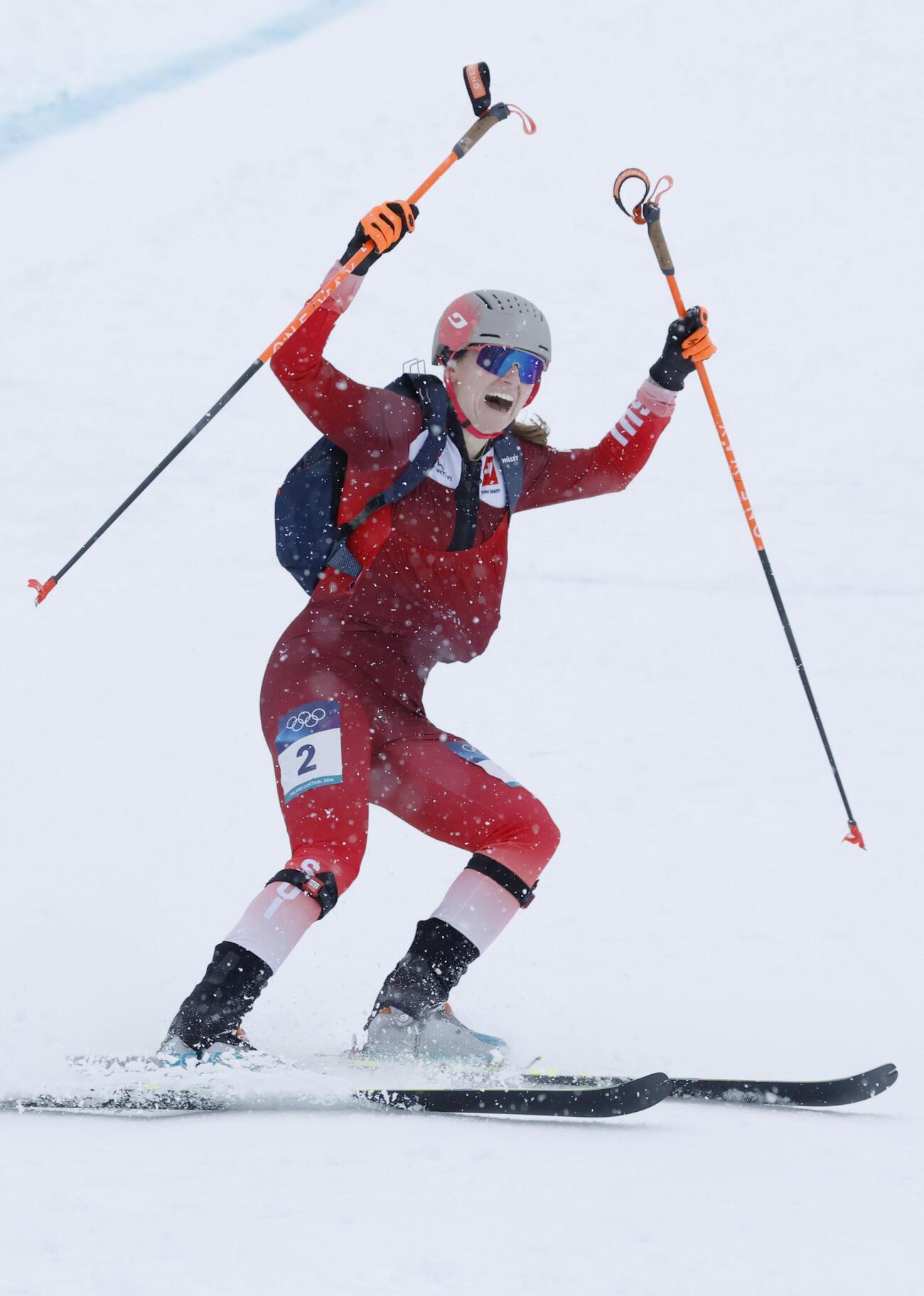 女子スプリント決勝でゴールし、喜ぶマリアンヌ・ファトン＝ボルミオ（共同）