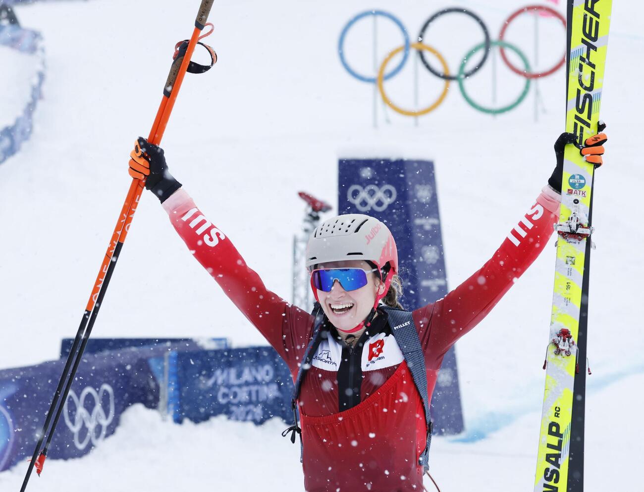 女子スプリントで優勝し、喜ぶマリアンヌ・ファトン＝ボルミオ（共同）