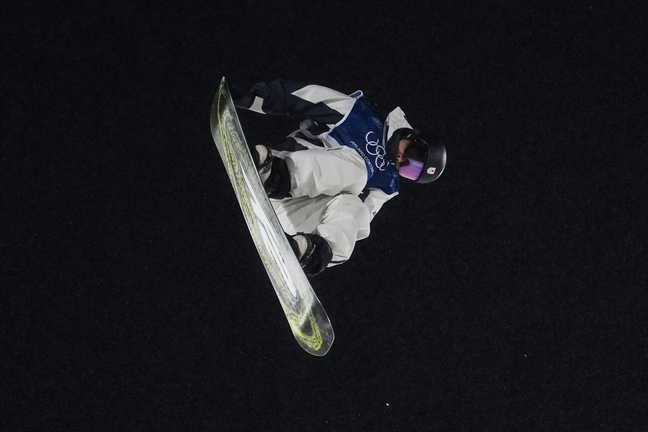 男子ビッグエア予選に臨む木俣椋真（AP）