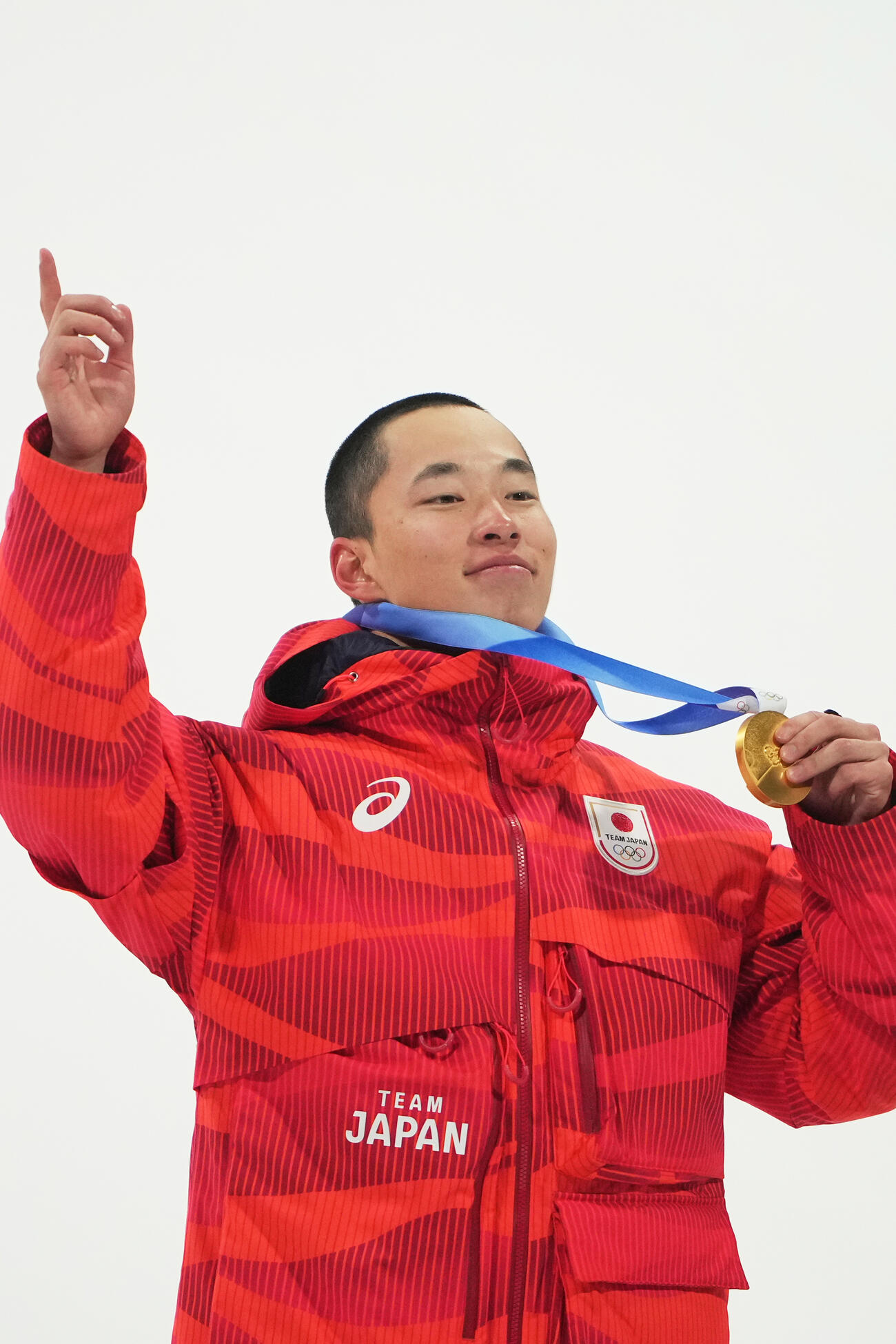 男子ビッグエアで優勝し、喜びを爆発させるる木村葵来（AP）