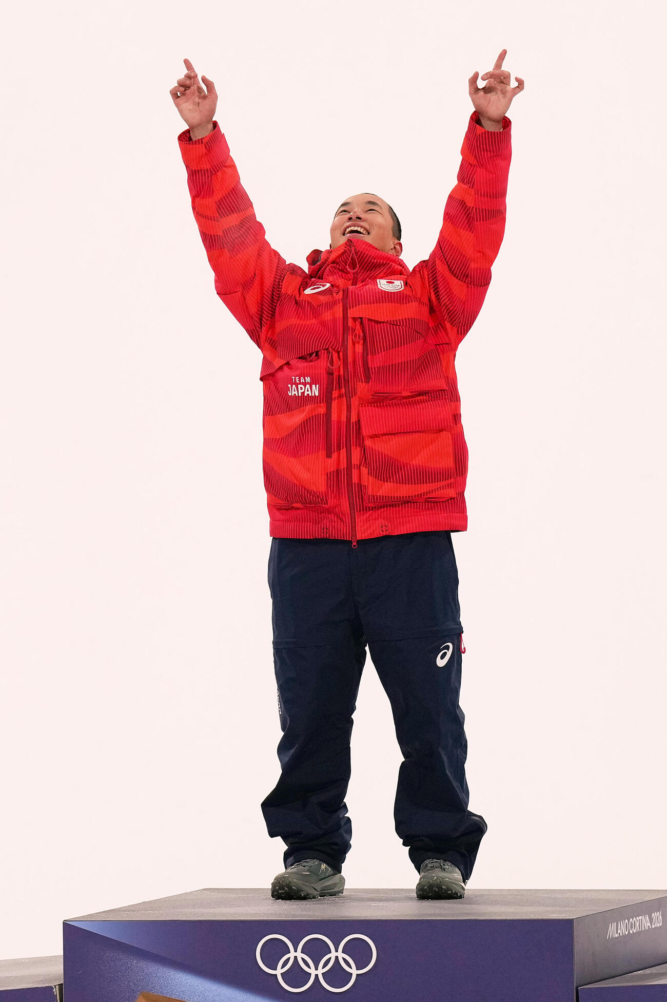 男子ビッグエアで優勝し、喜びを爆発させるる木村葵来（AP）